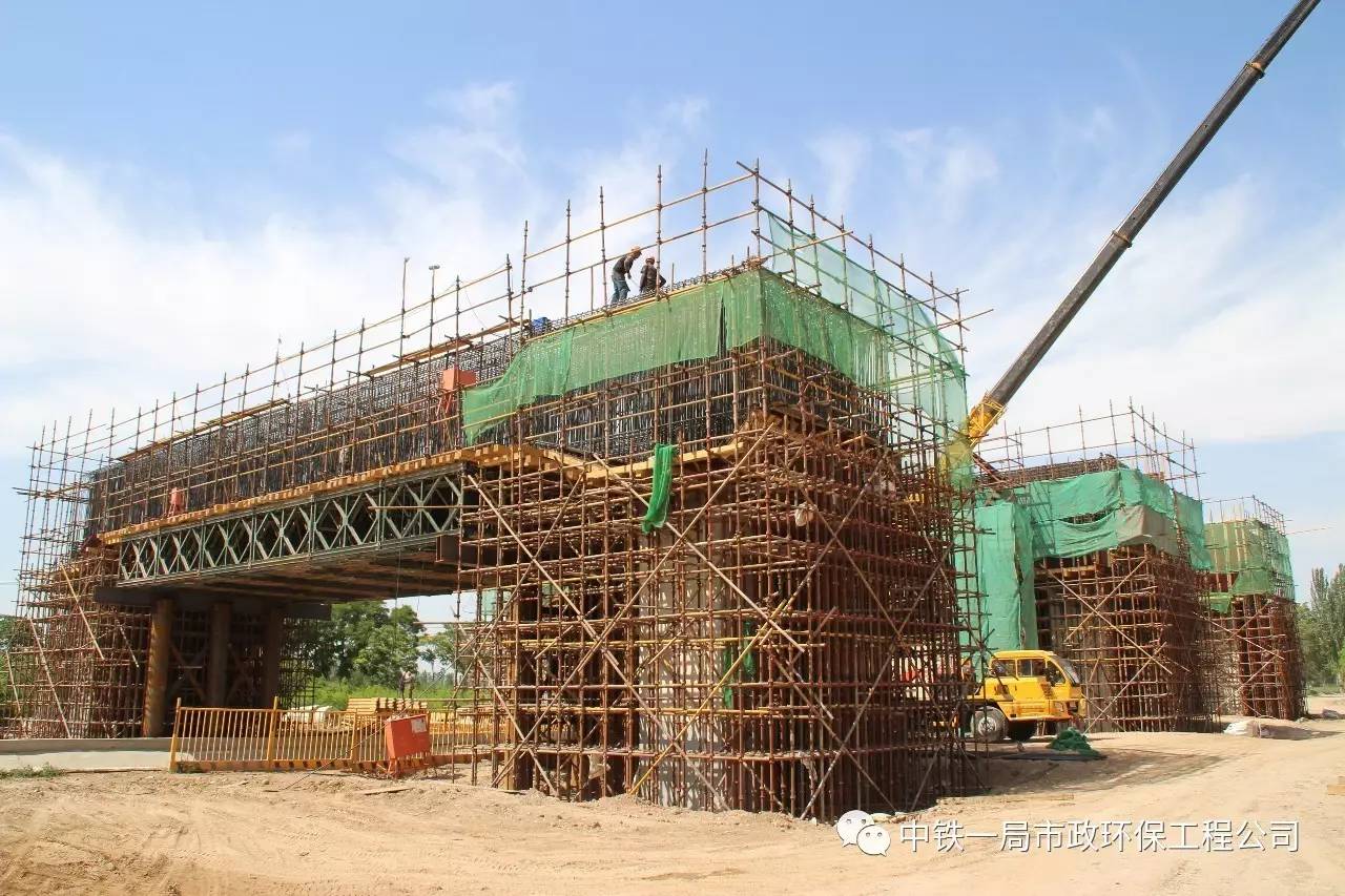 跨x302县道连续梁施工墩身养护dk565 753箱形桥.
